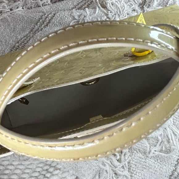 💎 Louis Vuitton Vernis Monogram Wilshire PM Tote Handbag • Citrine 💎 - Picture 9 of 12